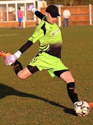 GOALKEEPER GLOVES