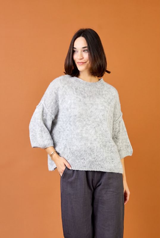 LARA FLUFFY BOXY KNIT WITH MID LENGTH SLEEVE
