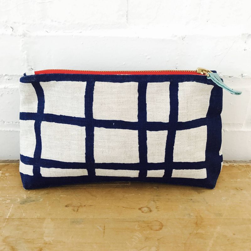 Navy Picnic Makeup Zipper Bag: Oatmeal Linen