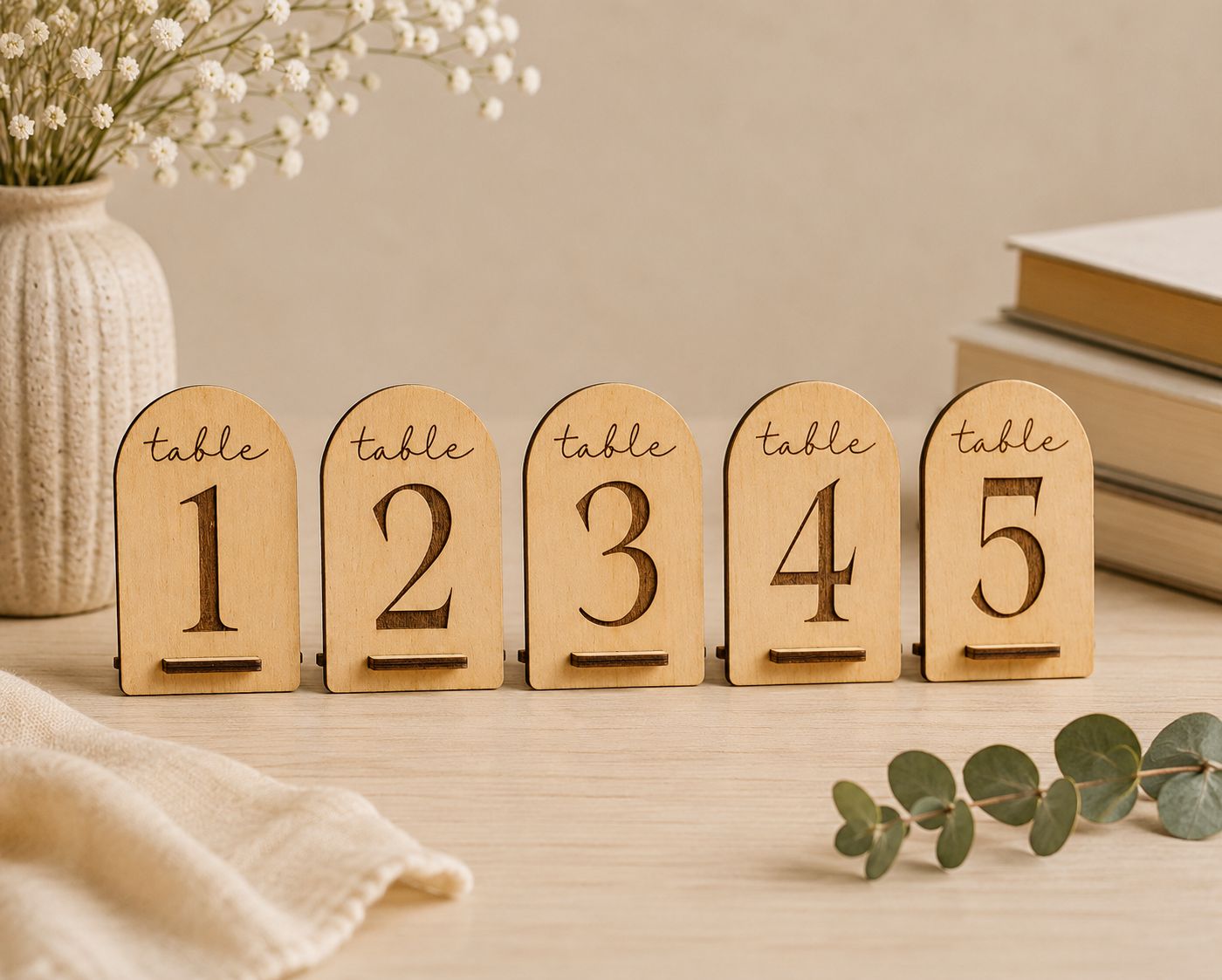 Épure – Numéros de table en bois