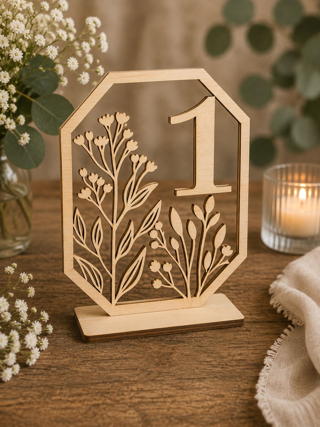 ​Douceur Florale – Numéro de table en bois