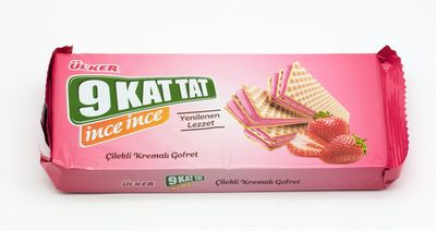 ULKER 9 Kat Tat Strawberry Cream Wafer 114g
