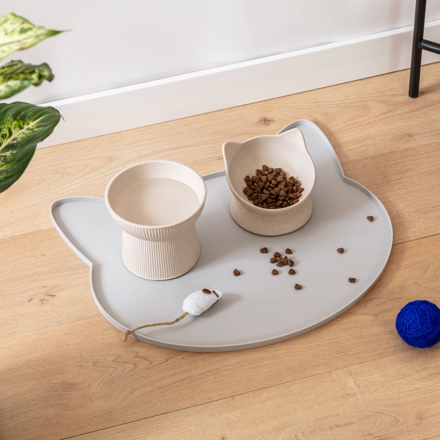 Oscar Silicone Cat Placemat: Light Grey