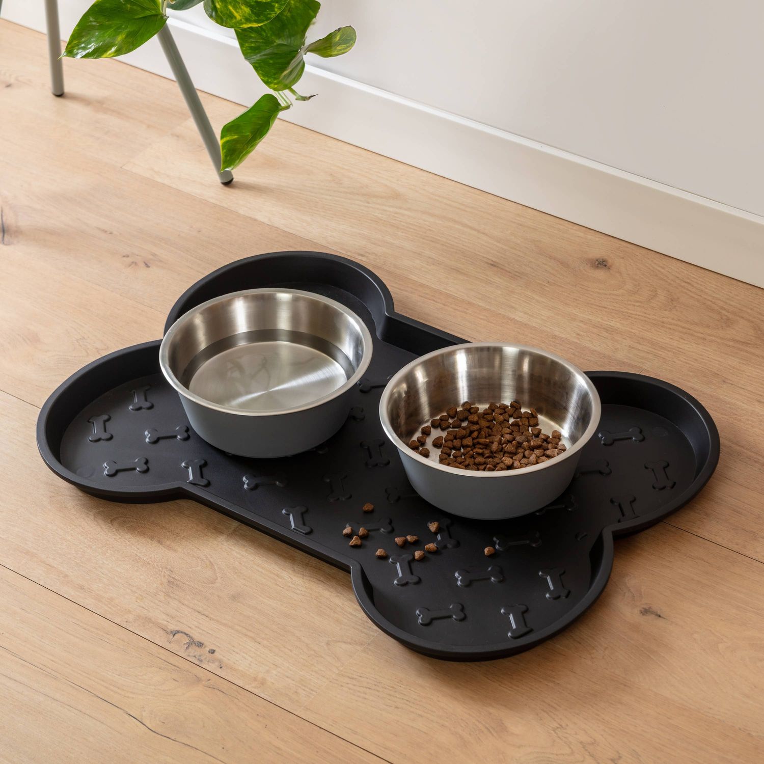 Oslo Feeding Tray: Black / Large