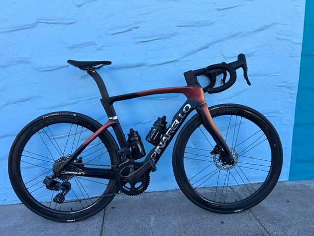 Pinarello Dogma F Campagnolo Groupset Luxter Amber (53)