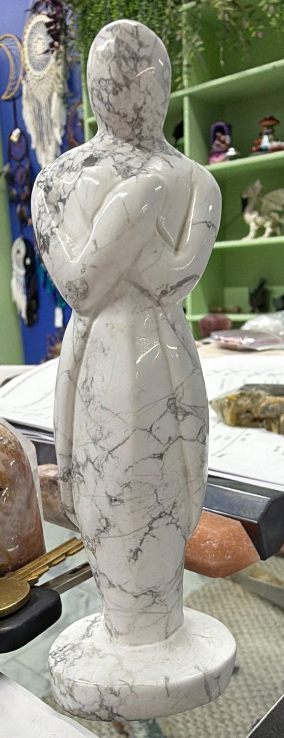 Howlite Man