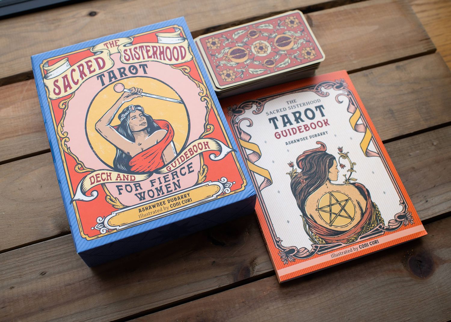 Sacred Sisterhood Tarot (78 Cards &amp; 80 Pages)