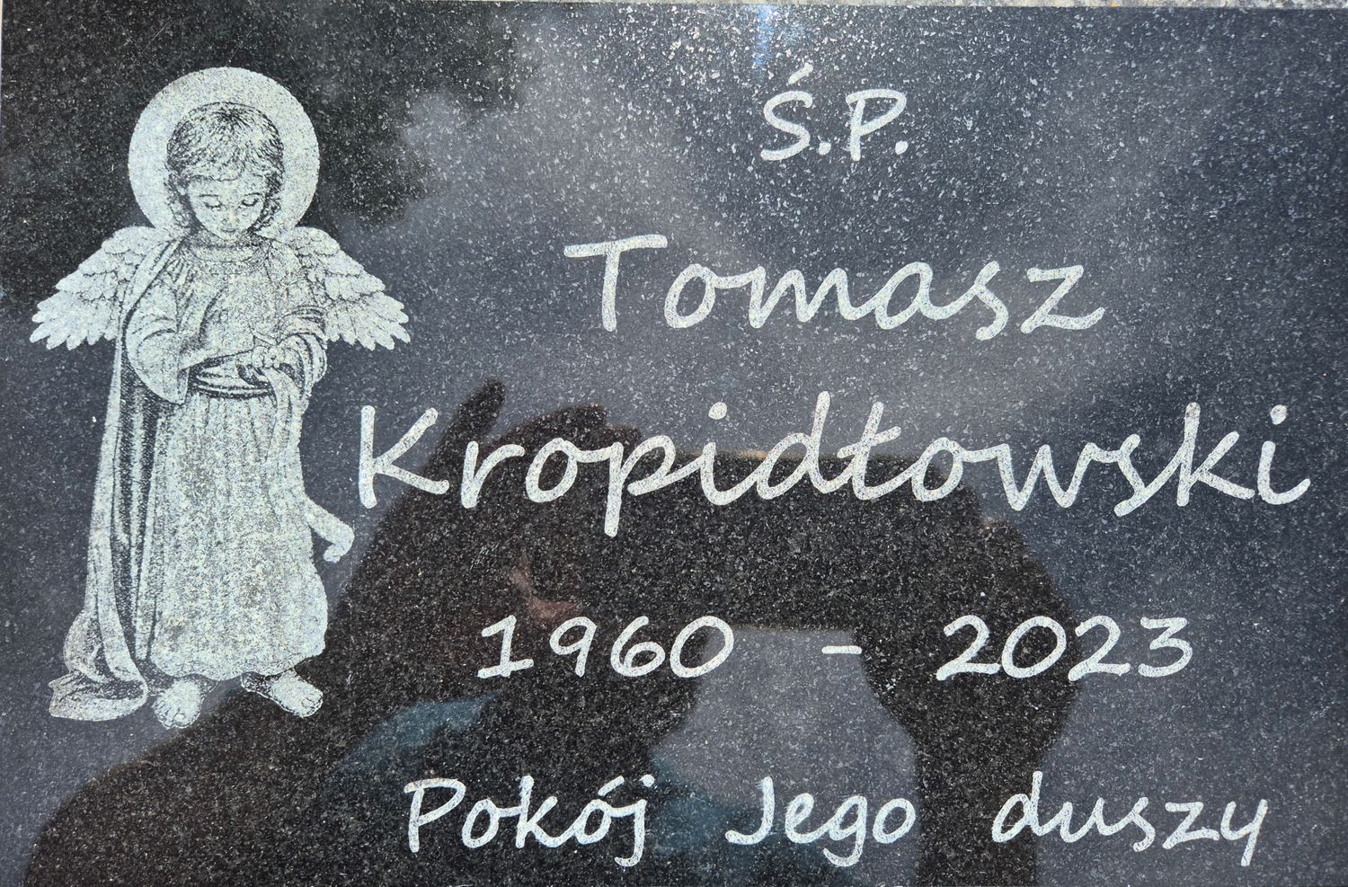 Nagrobna tabliczka pamiątkowa na klinie
