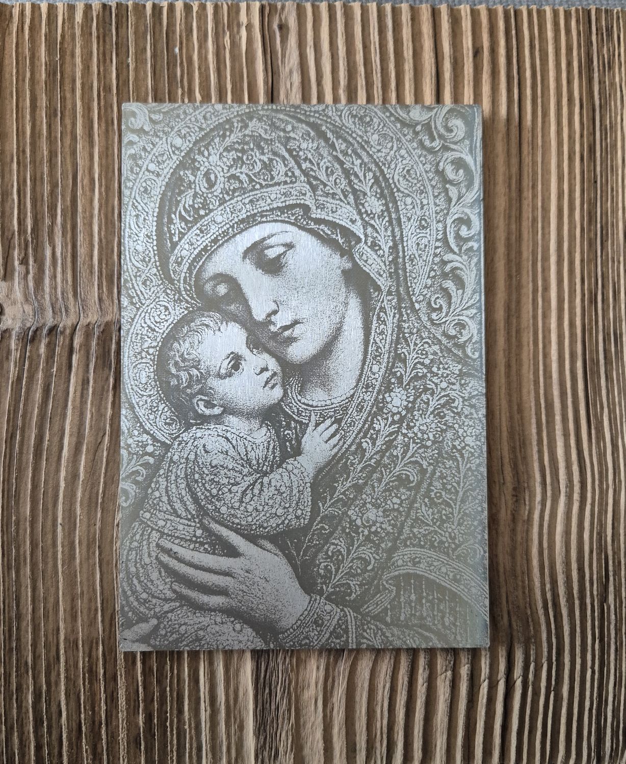 Wizerunek Matki Boskiej na stali nierdzewnej