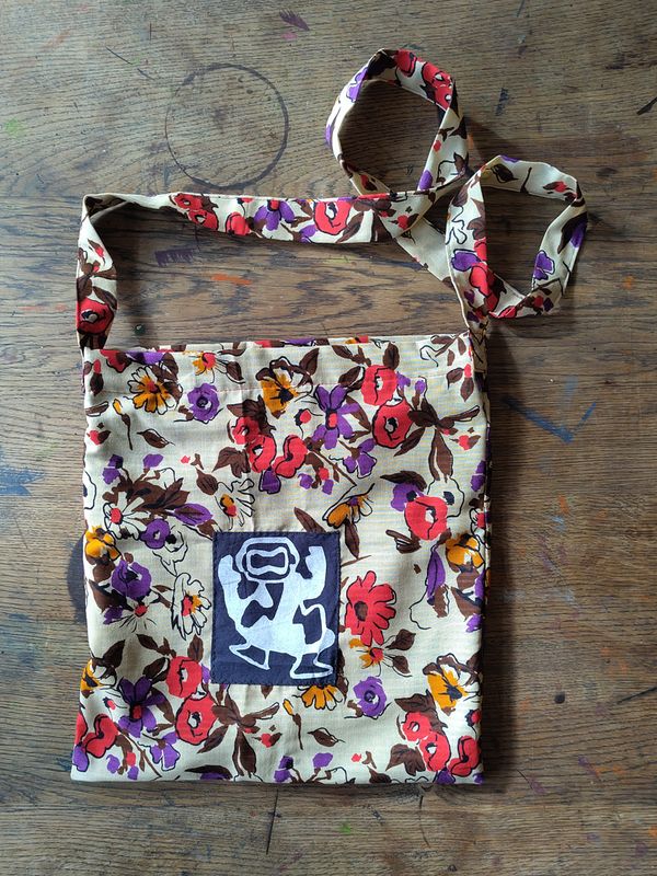 Tasche Blumenmuster und Roboter