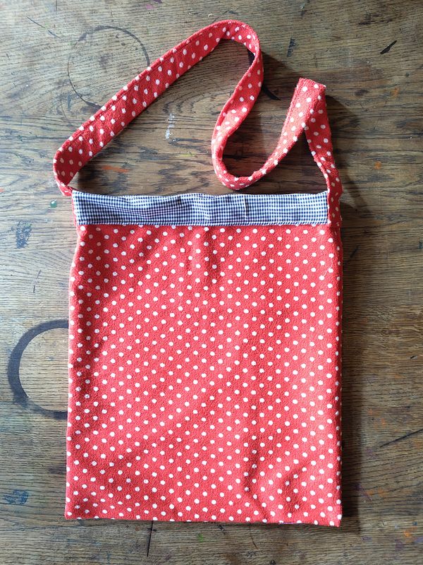 Tasche rot mit Punkten