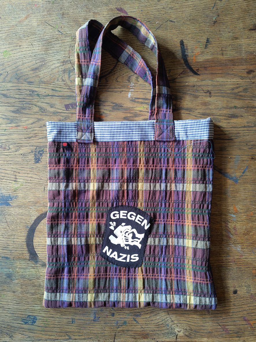 Tasche lilakariert und GegenNazis Tasche lilakariert und GegenNazis