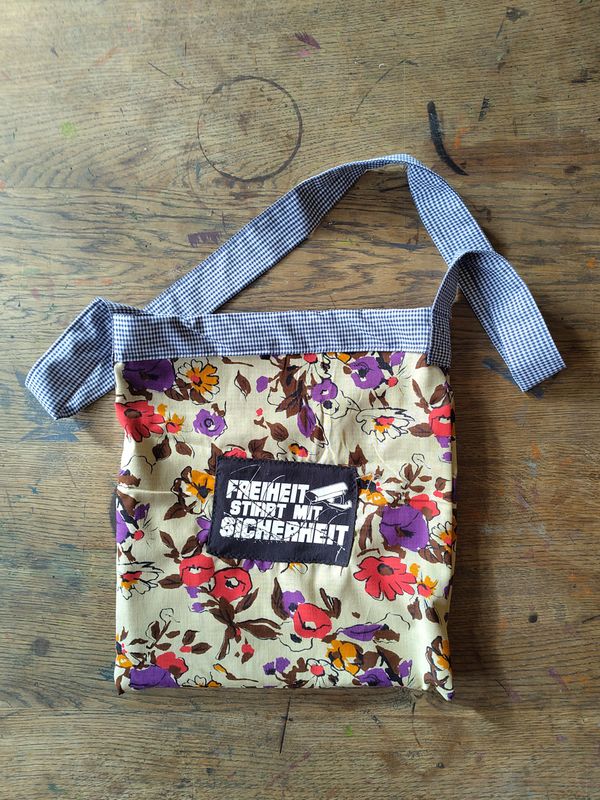 Tasche Blumen und FreiheitStirbtMitSicherheit