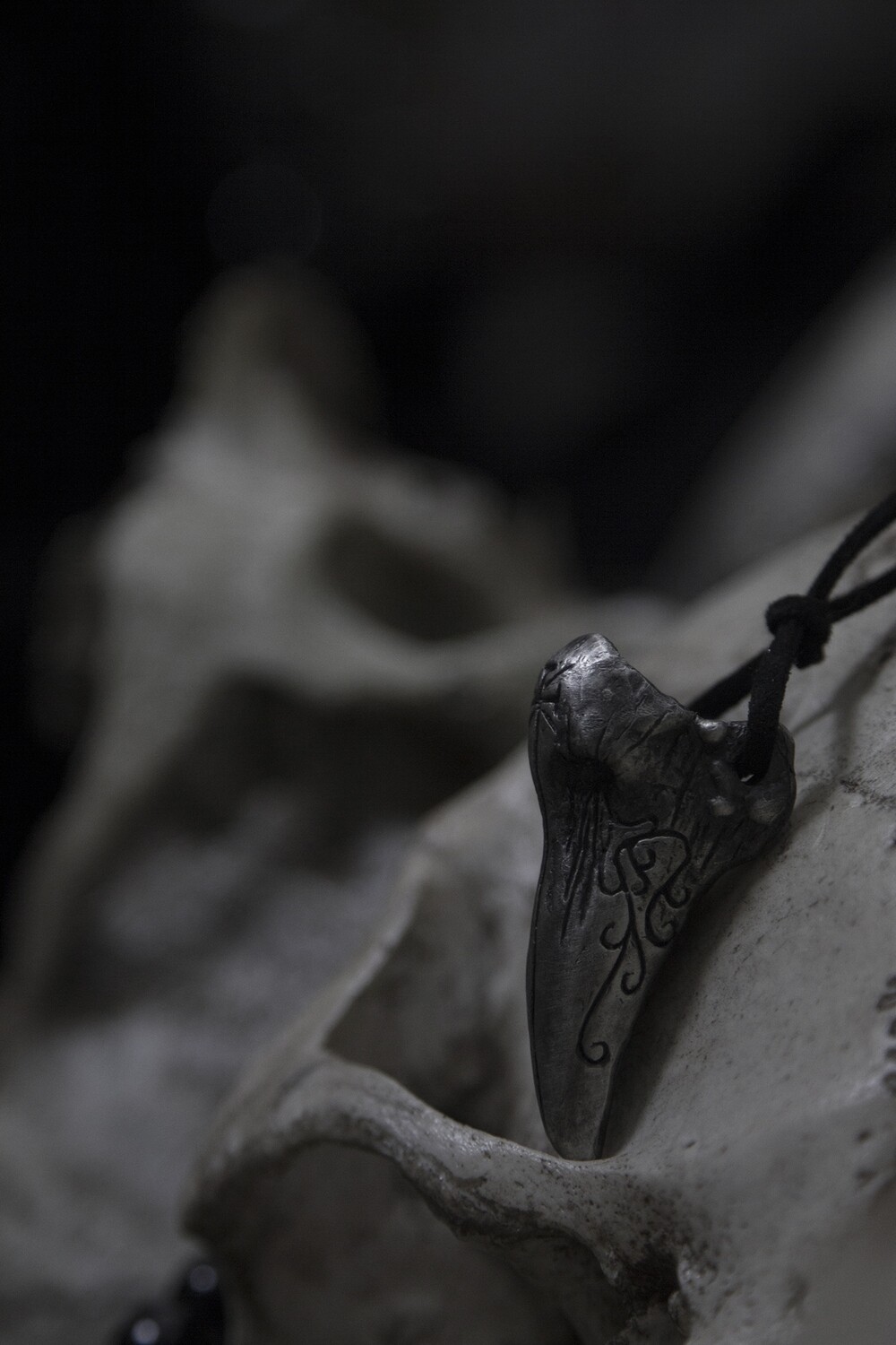 1347 - REQUIEM - PLAGUE DOCTOR MASK PENDANT