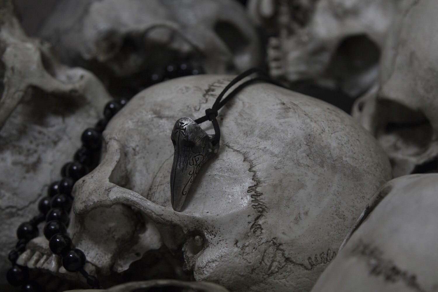 1347 - REQUIEM - PLAGUE DOCTOR MASK PENDANT