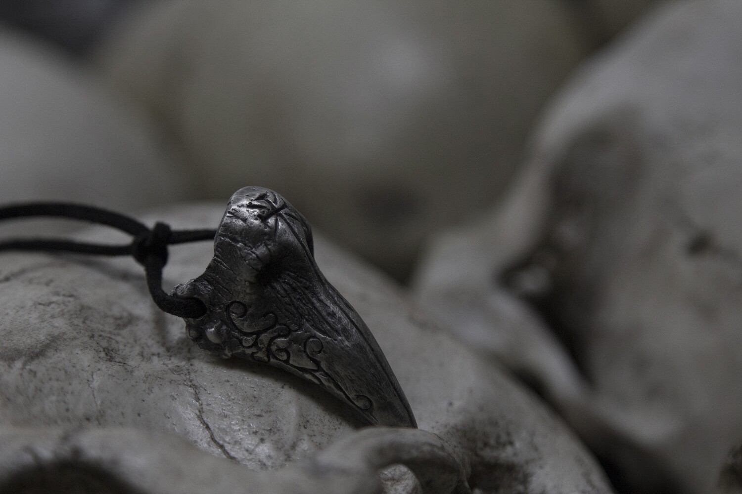 1347 - REQUIEM - PLAGUE DOCTOR MASK PENDANT