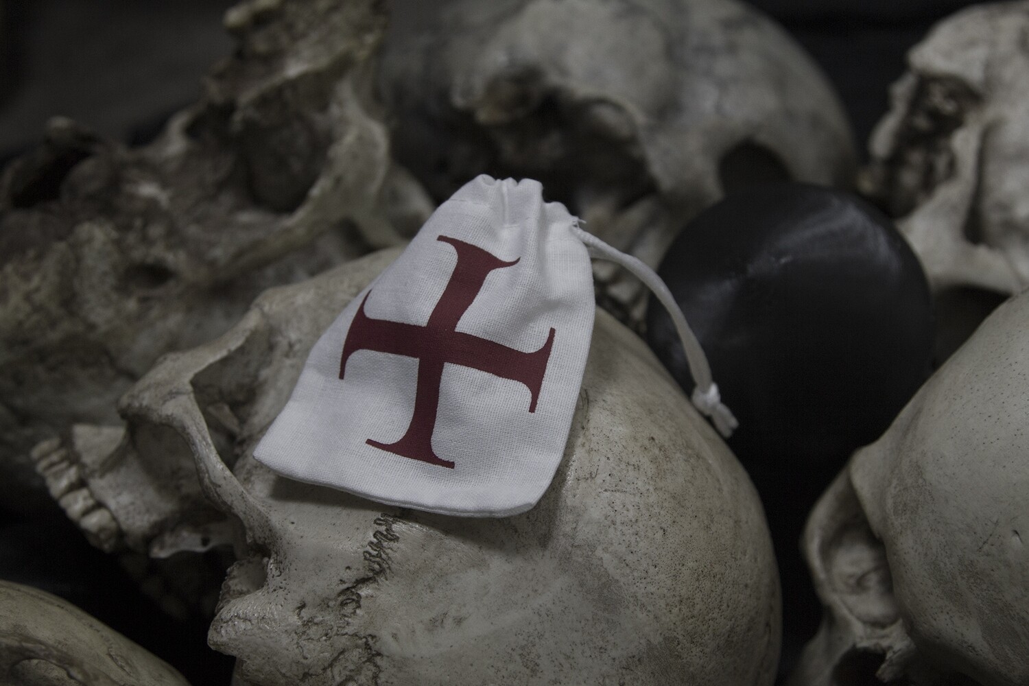 1347 - REQUIEM - PLAGUE DOCTOR MASK PENDANT