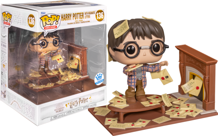 Harry Potter - Harry Potter with Hogwarts Letters 20th Anniversary Deluxe Pop! Vinyl Figure (Funko Exclusive)