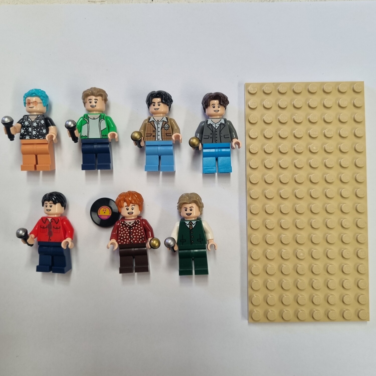 LEGO BTS Dynamite 7 Minifigures