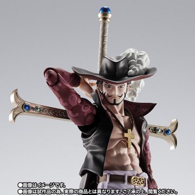 Pre-Order: S.H.Figuarts DRACULE MIHAWK -HAWK-EYE-