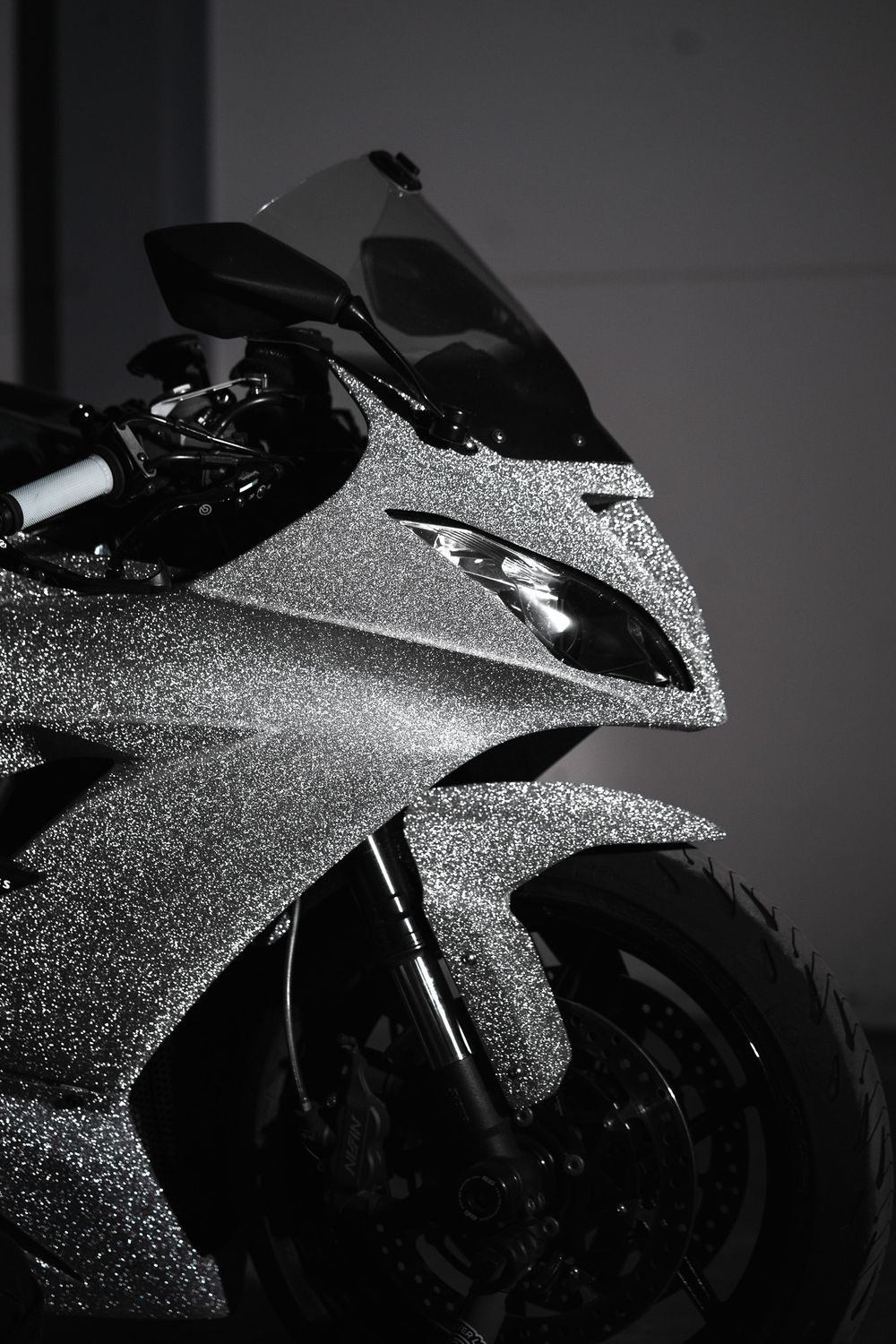FLAKED White diamond sparkle vinyl on a motorcycle