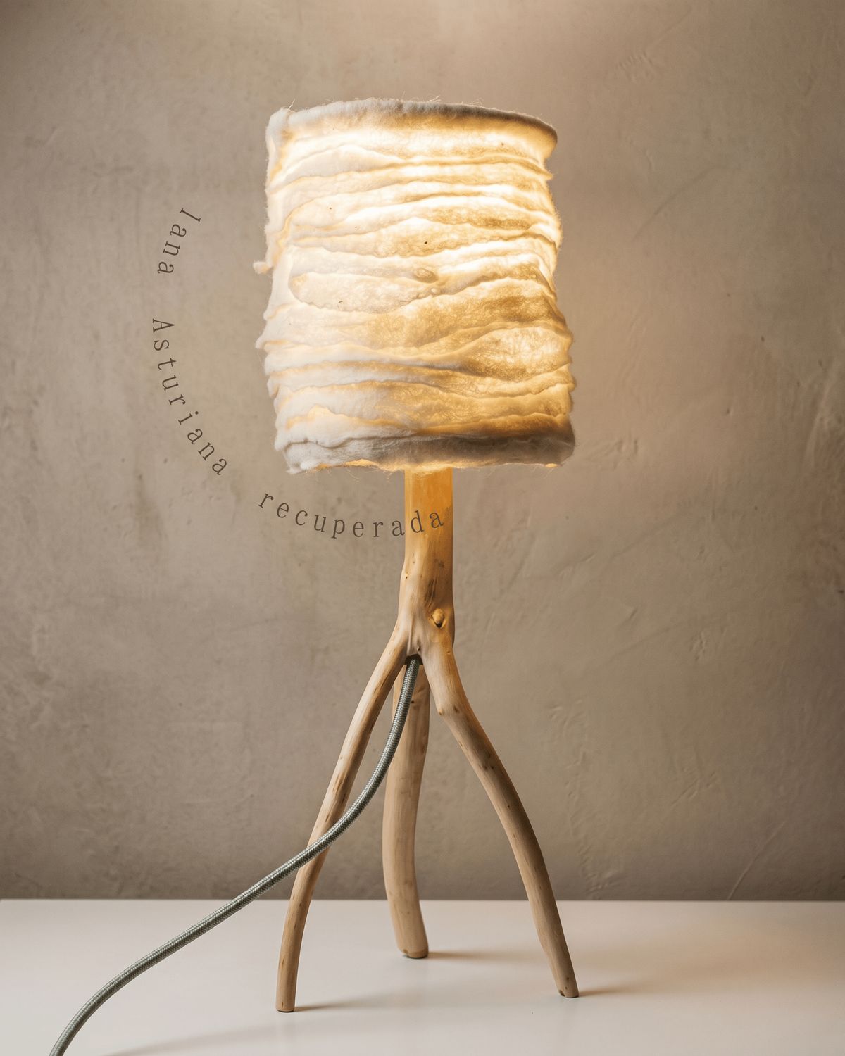 Lámpara de Mesa Artesanal | Avellana de Bufanda