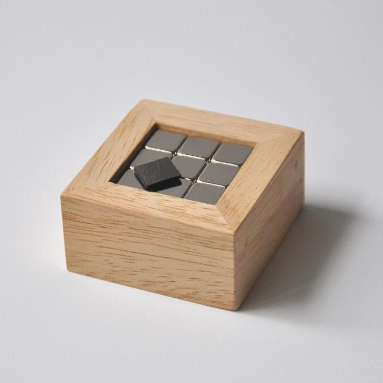 Magnetic Levitation Pyrolytic Graphite Display - Diamagnetic Science Toy (Wood Box Set)