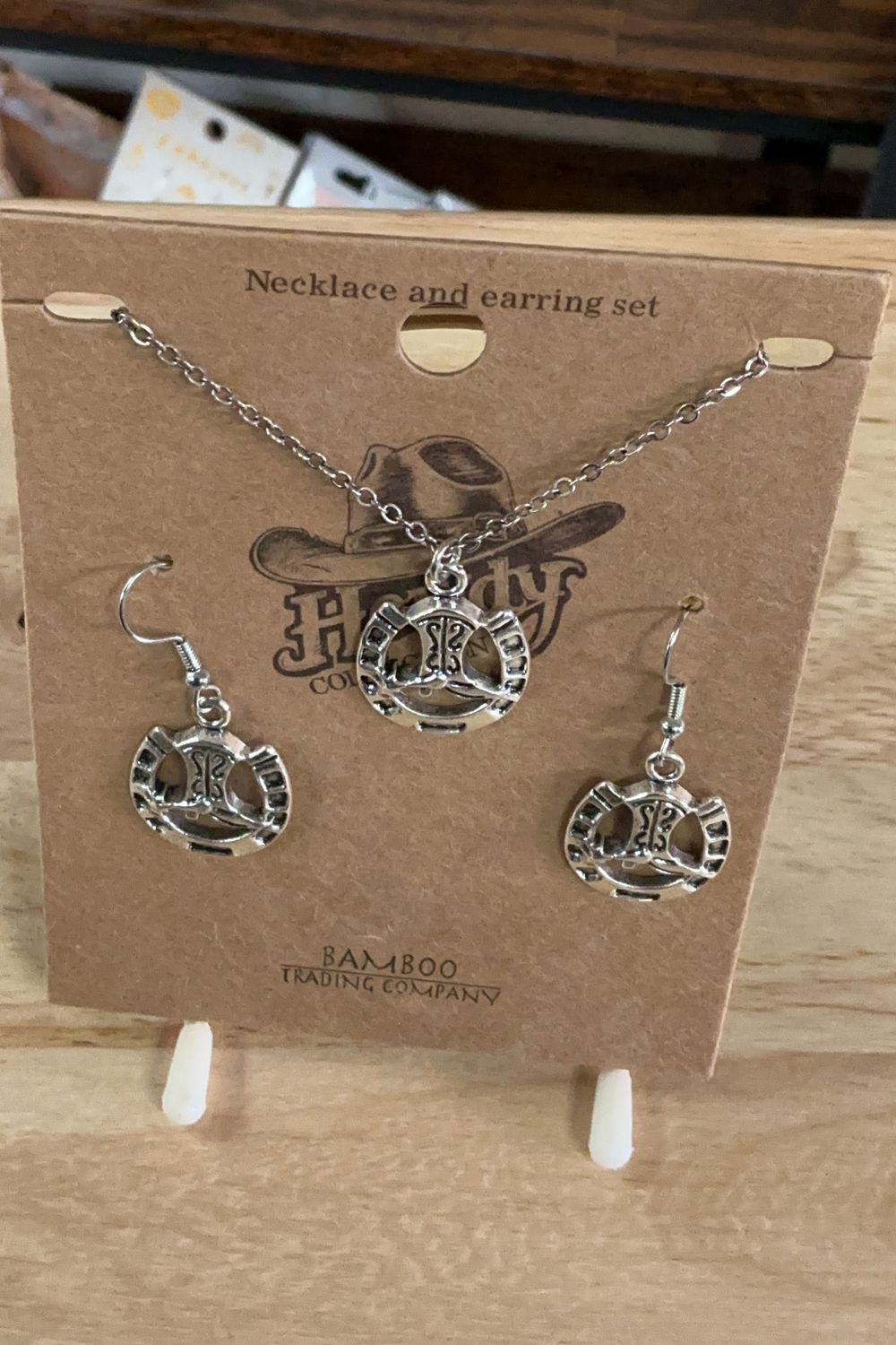 HOWDY EAR &amp; NECKLACE SET