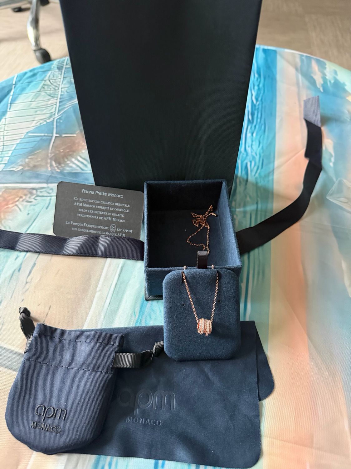 Collier promesse rose APM MONACO