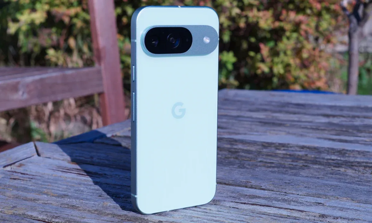 Google Pixel 9 128GB (Unlocked) *As Is Screen Scratched*