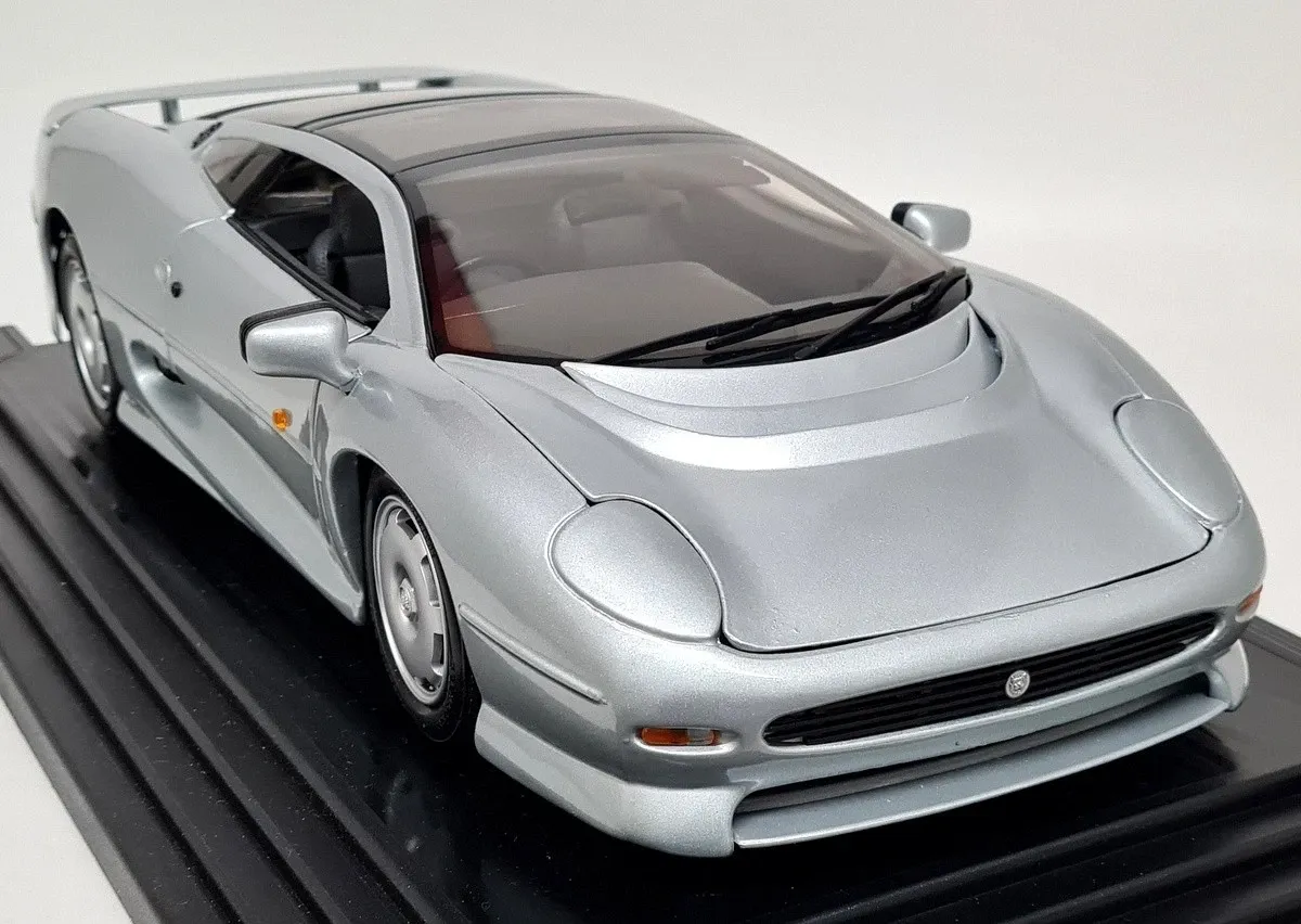 Maisto Jaguar 1/12 Scale Napa Preformance Model