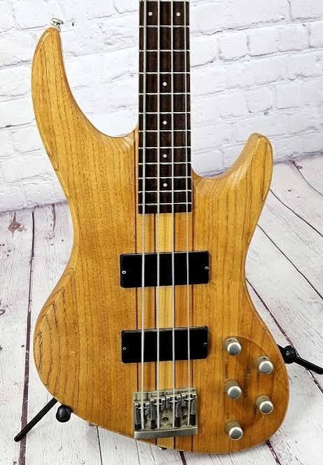 DeArmond Pilot DLX Active Bass Guitar