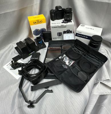 Canon EOS M50 Mirrorless Camera Video/Streamer Bundle