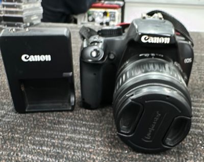 Canon EOS Rebel XS W/Kit Lens/Charger/Battery (894)