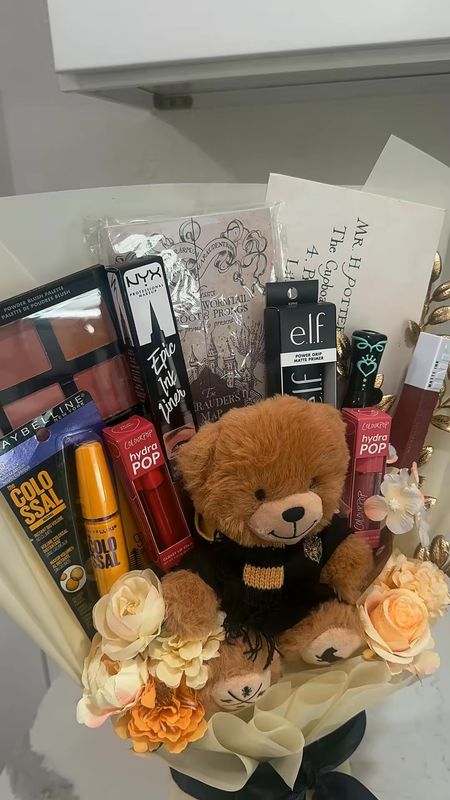 Hufflepuff makeup buquet