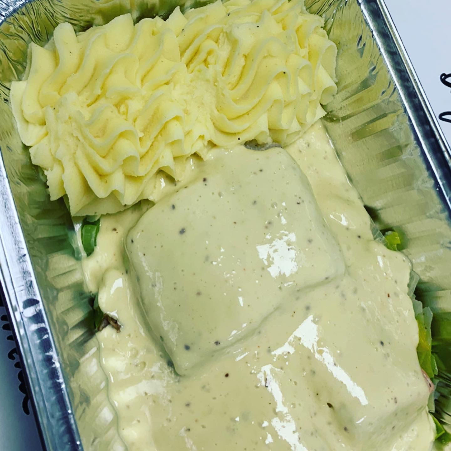 Koolvishaasje met mosterdsaus, prei en puree