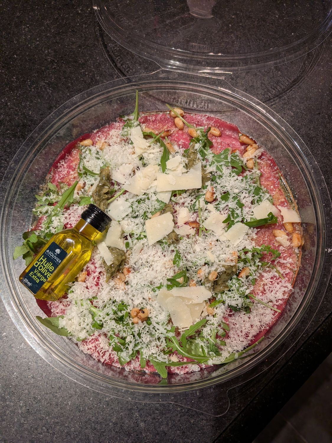 Rundscarpaccio Limousin met rucola en Parmezaan
