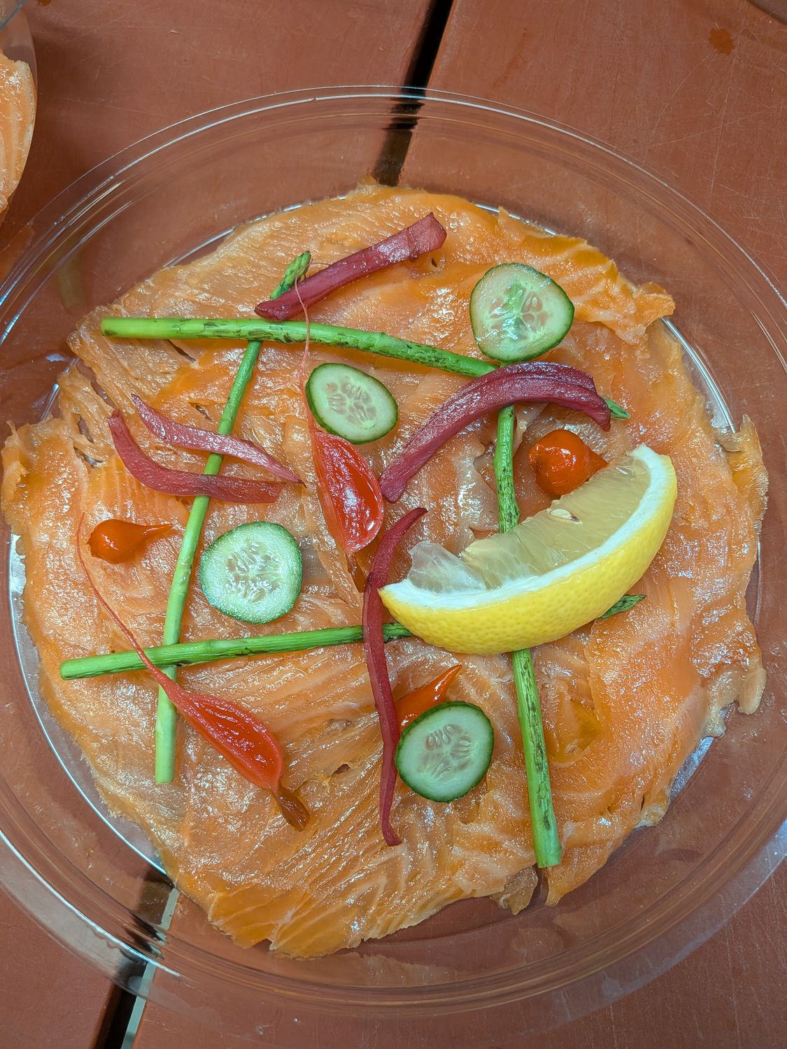 Extra zacht gerookte zalm met z’n garnituur - Voorgerecht