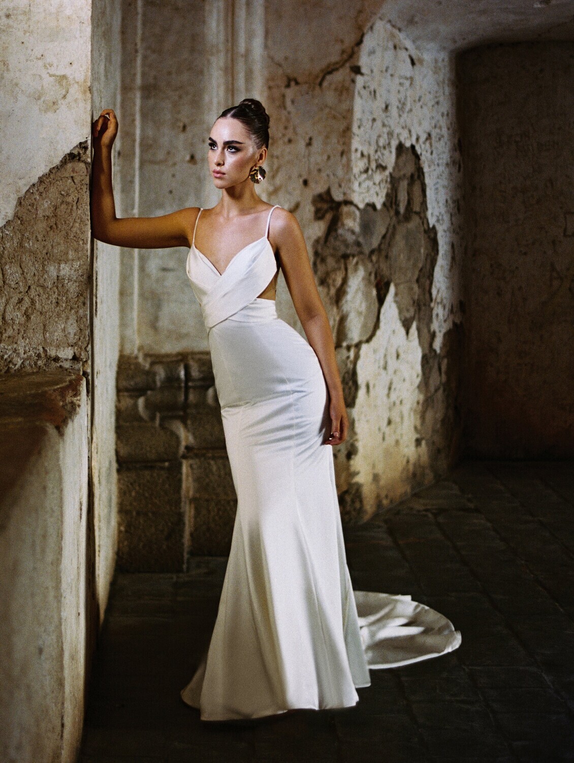 Wilderly Bride Dress F304 Gloria Ivory/Nude Size 6 Wilderly Bride Dress F304 Gloria Ivory/Nude Size 6