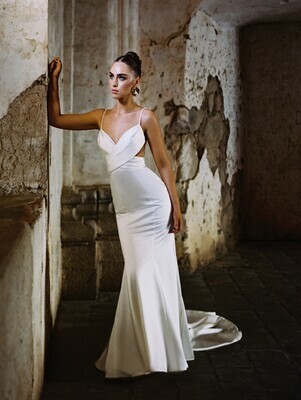 Wilderly Bride Dress F304 Gloria Ivory/Nude Size 6 Wilderly Bride Dress F304 Gloria Ivory/Nude Size 6