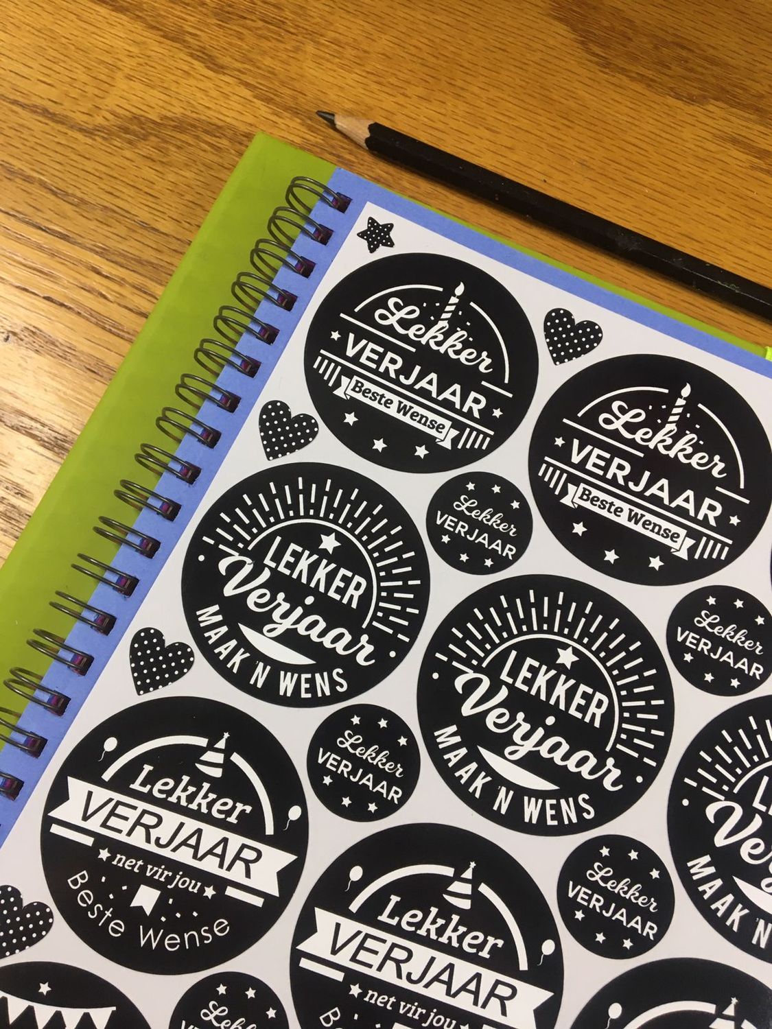 Black and White Theme 1 Birthday gift Stickers - Afrikaans