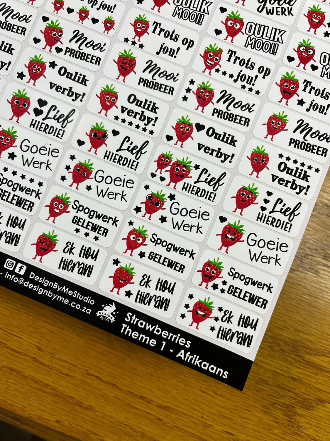 Strawberries smiley emotions Theme 1 Reward Stickers  Afrikaans