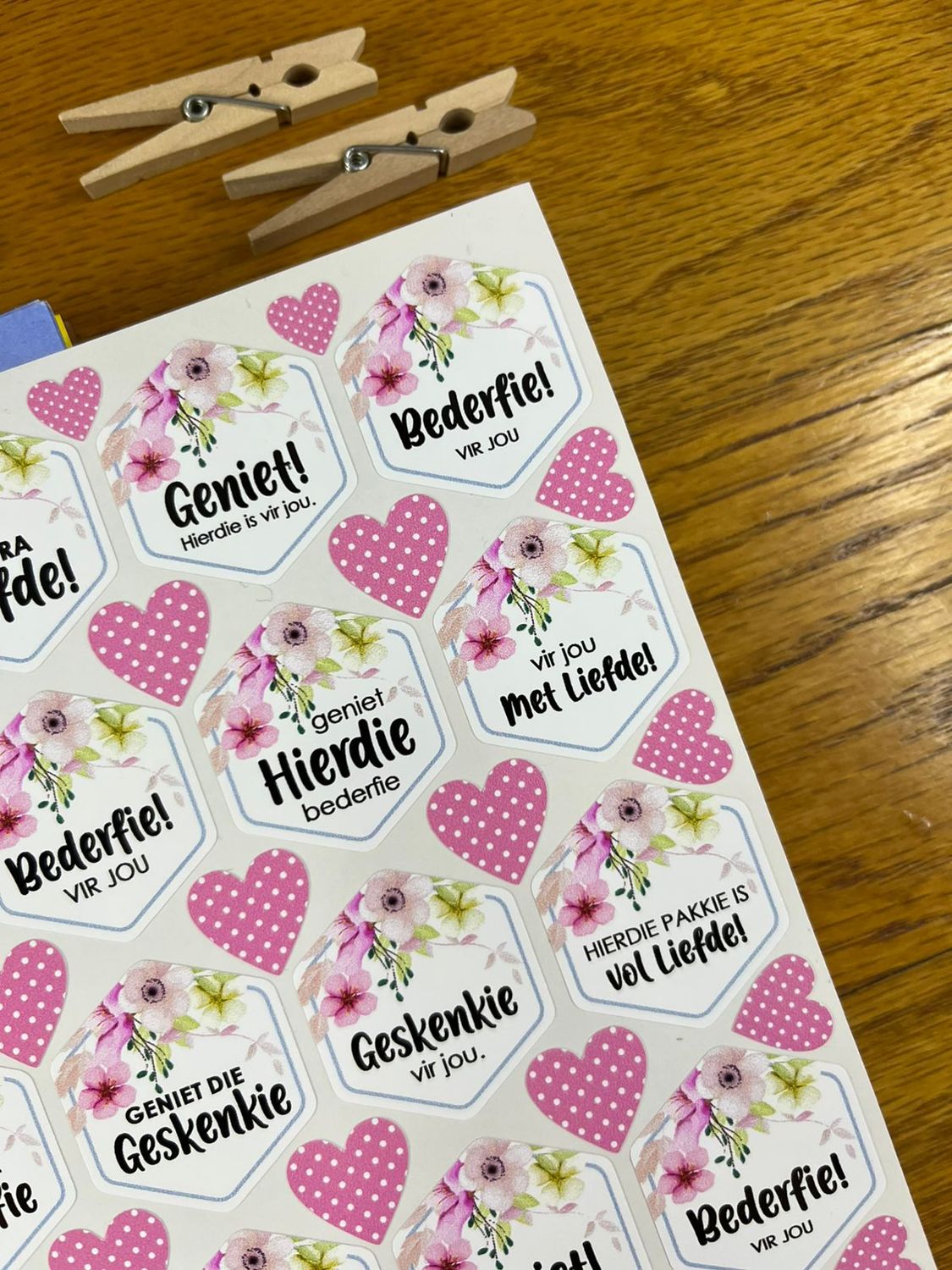 Floral Theme 3 Gift Stickers in Afrikaans