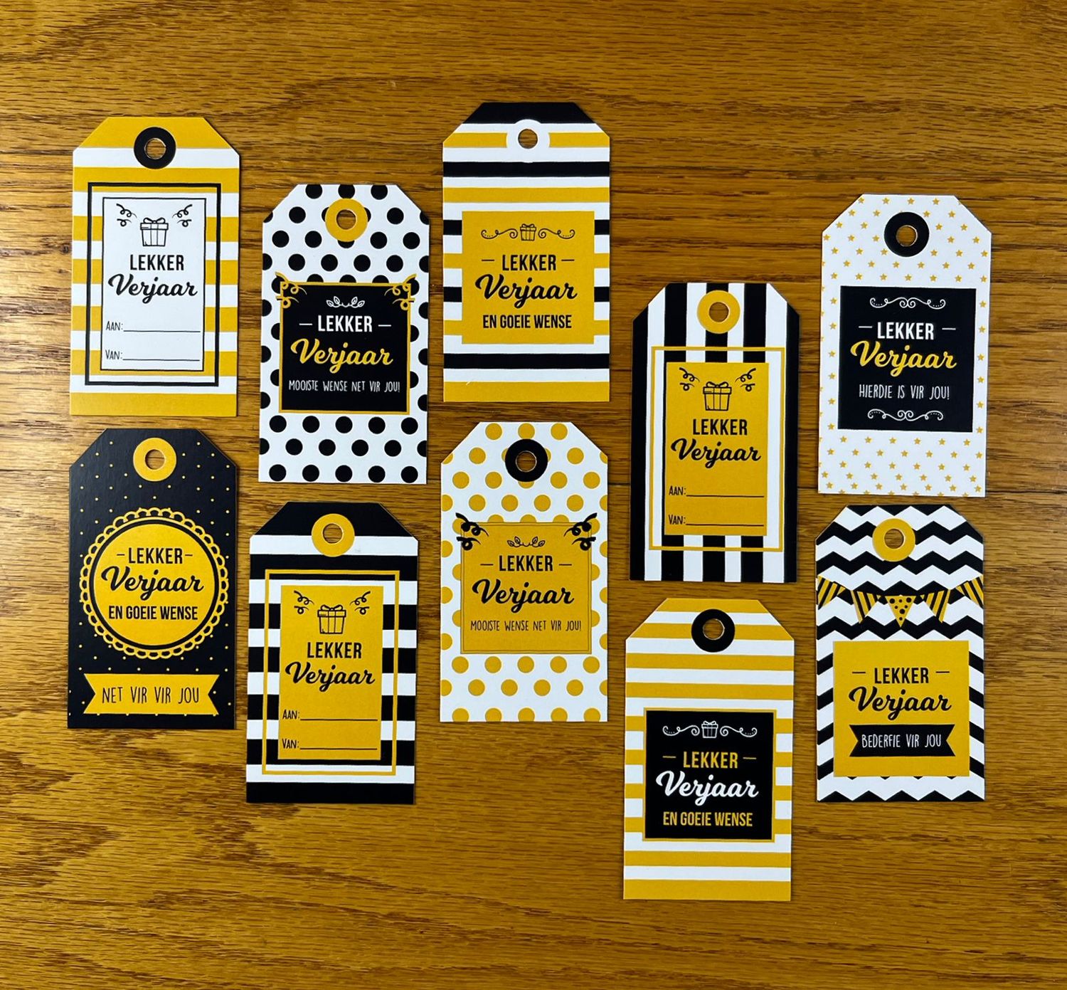 Yellow black and White Theme 1 Birthday Gift tags in Afrikaans