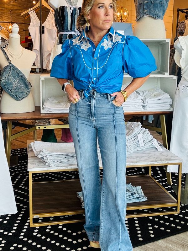 PUFF SLV FLOWER EMBROIDERED TOP