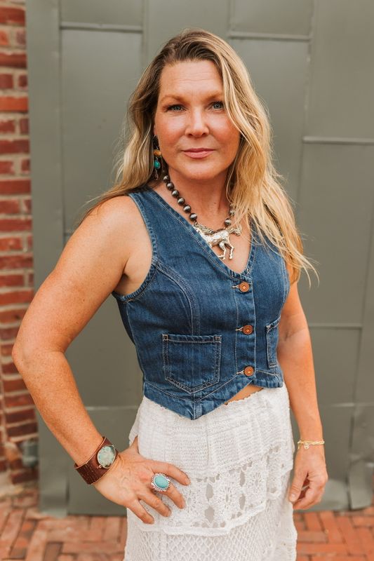 CROPPED FITTED VEST TOP