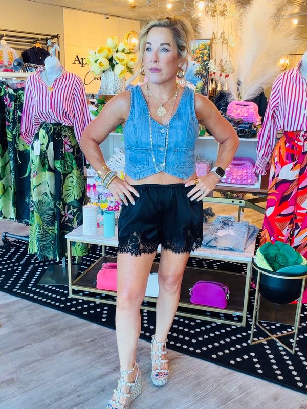 SATIN LACE LAYERING SHORTS