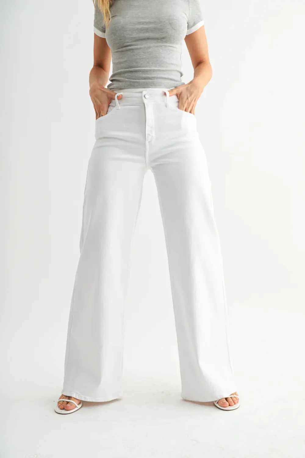 STRETCHY WIDE LEG JEANS