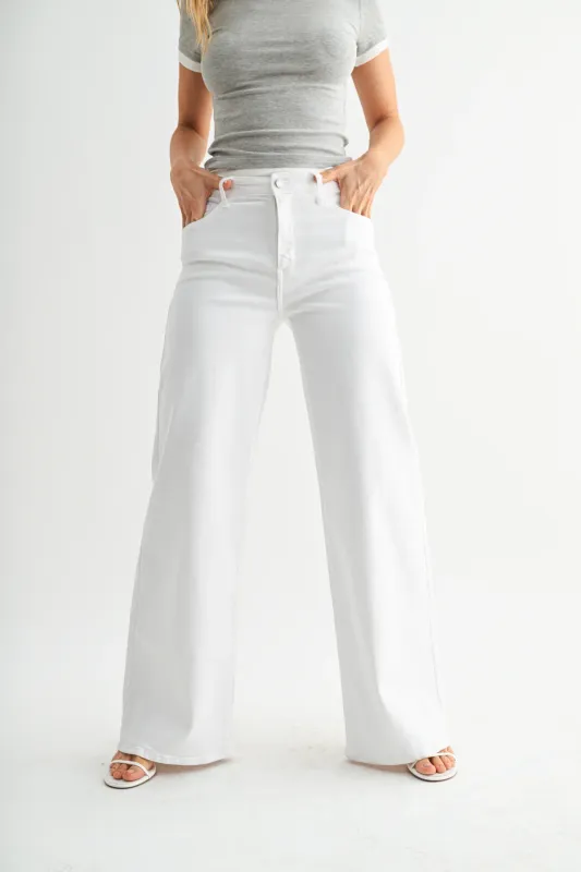STRETCHY WIDE LEG JEANS