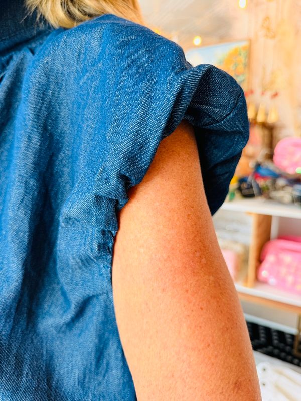 SLEEVELESS DENIM BUBBLE HEM TOP